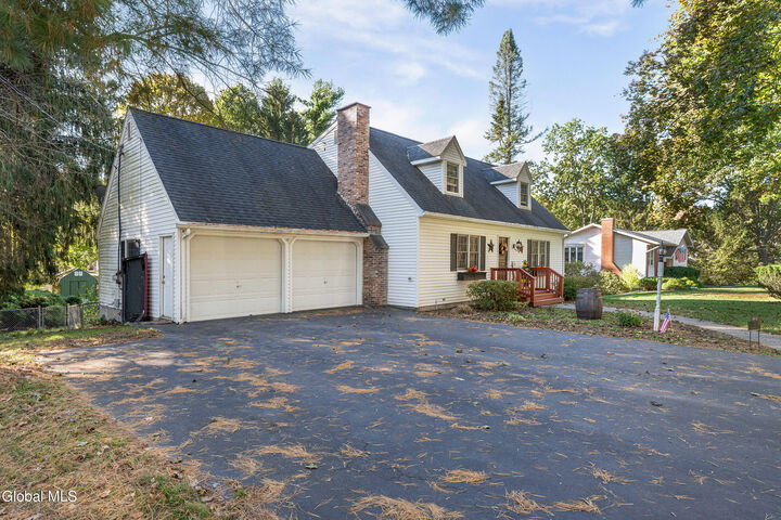 Property Photo: 4 Bellwood Lane NY 12033