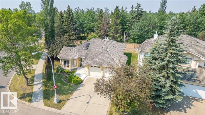 Photo de la propriété:  312 Burton Road NW  AB T6R 2G7