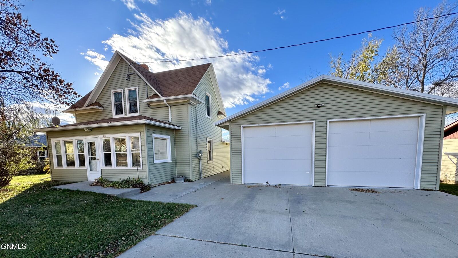 Property Photo: 311 3rd Street NE ND 58622