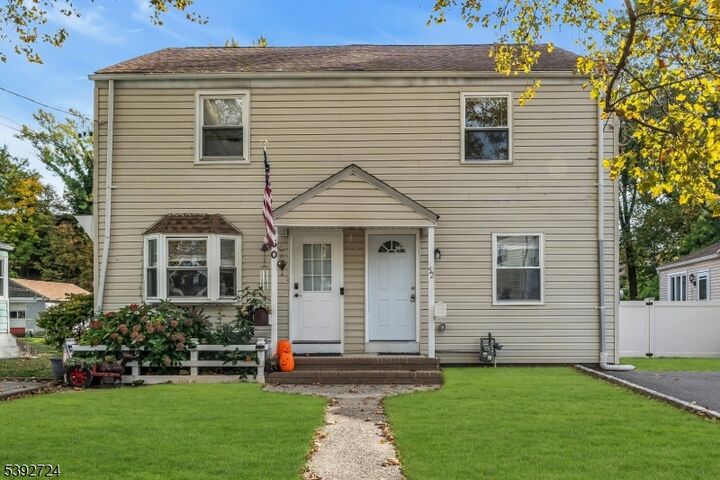 52 Macarthur Dr  Edison Twp. NJ 08837 photo