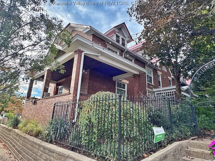 2 Arlington Court  Charleston WV 25301 photo