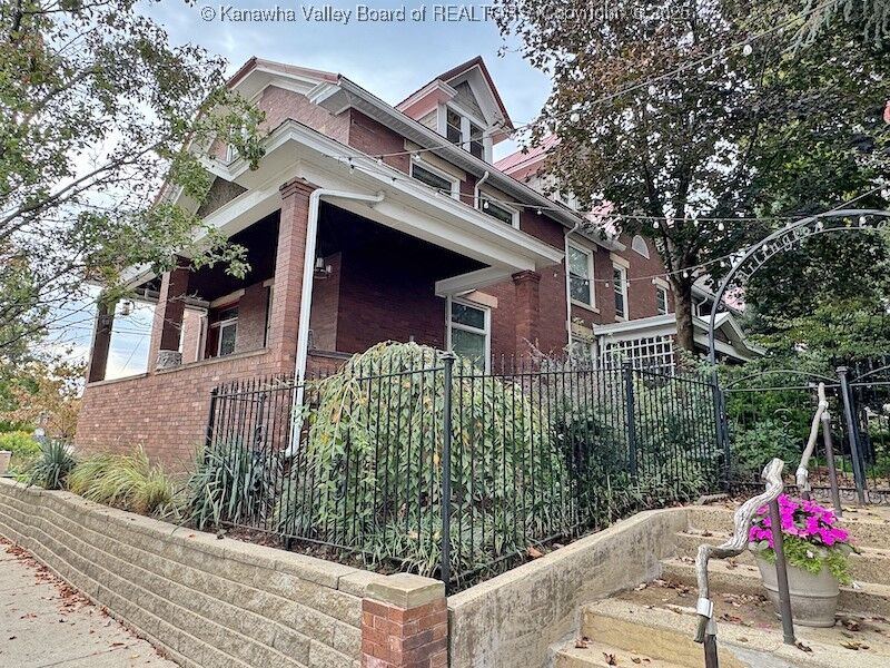 Property Photo:  2 Arlington Court  WV 25301