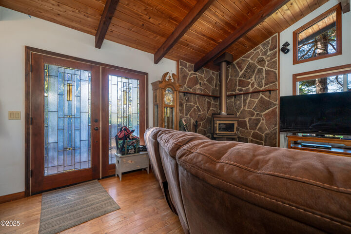 Property Photo:  1085 SW Norwood Drive  OR 97394 