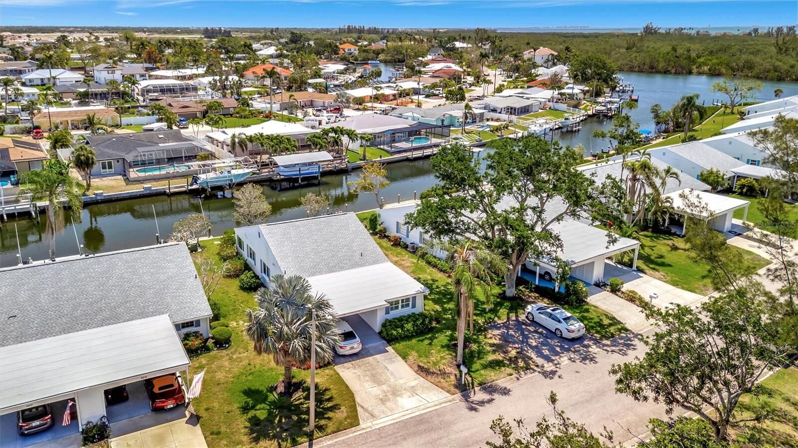 Property Photo: 4821 Mount Vernon Drive 4821 FL 34210