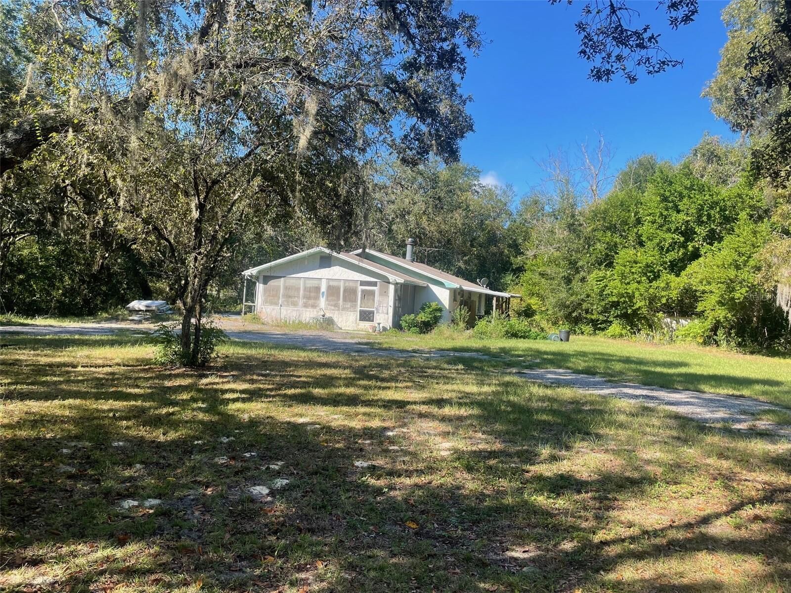 Property Photo: 11428 Tenoaks Drive FL 34669