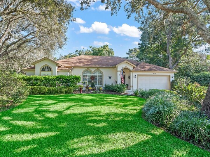Property Photo:  9856 Fairway Circle  FL 34788