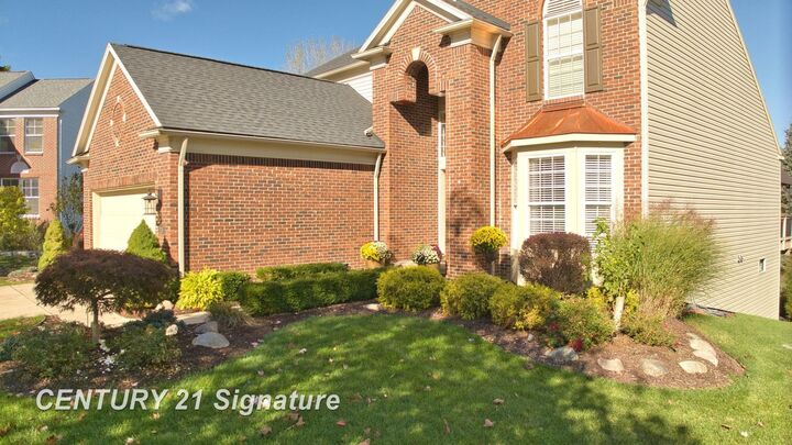 Property Photo: 279 Valley Stream Drive MI 48442