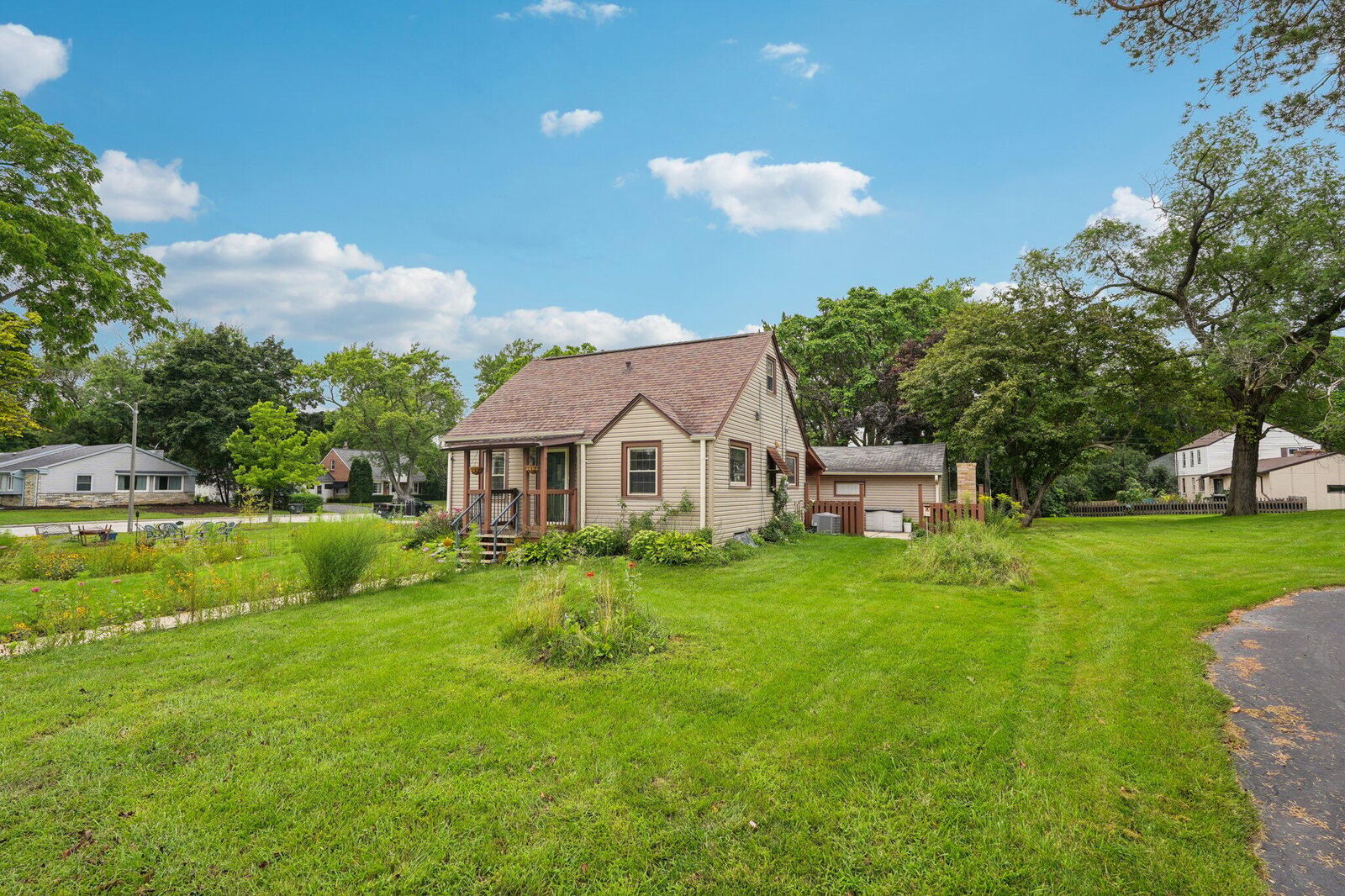 Property Photo:  10526 W Congress St  WI 53225 