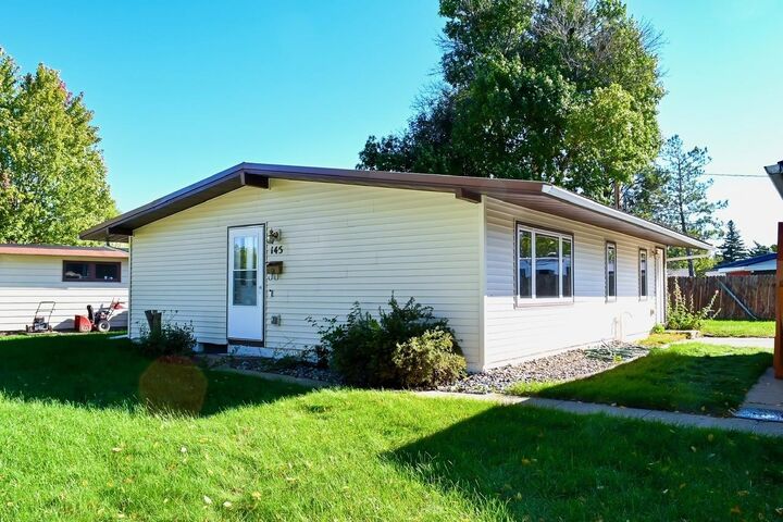 Property Photo: 145 26th St SW ND 58701
