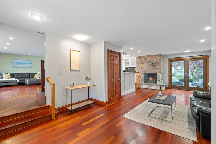 Property Photo: 1727 Ellendale Drive IL 60062