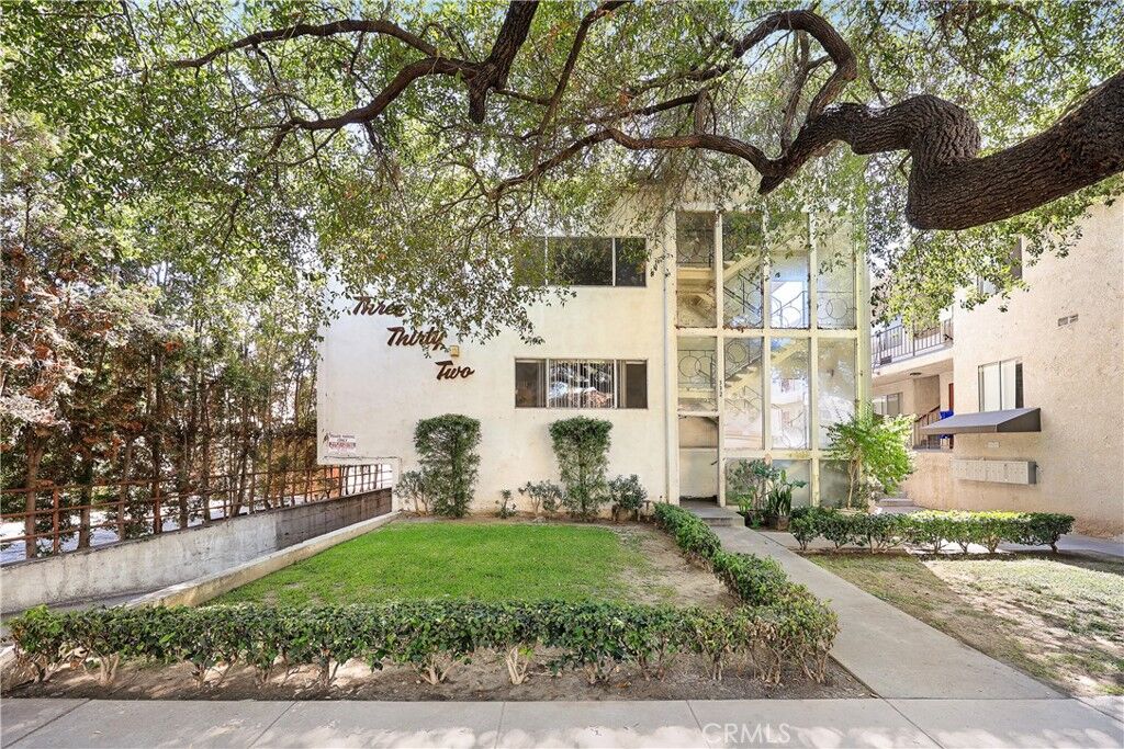 Property Photo: 332 Riverdale Drive CA 91204
