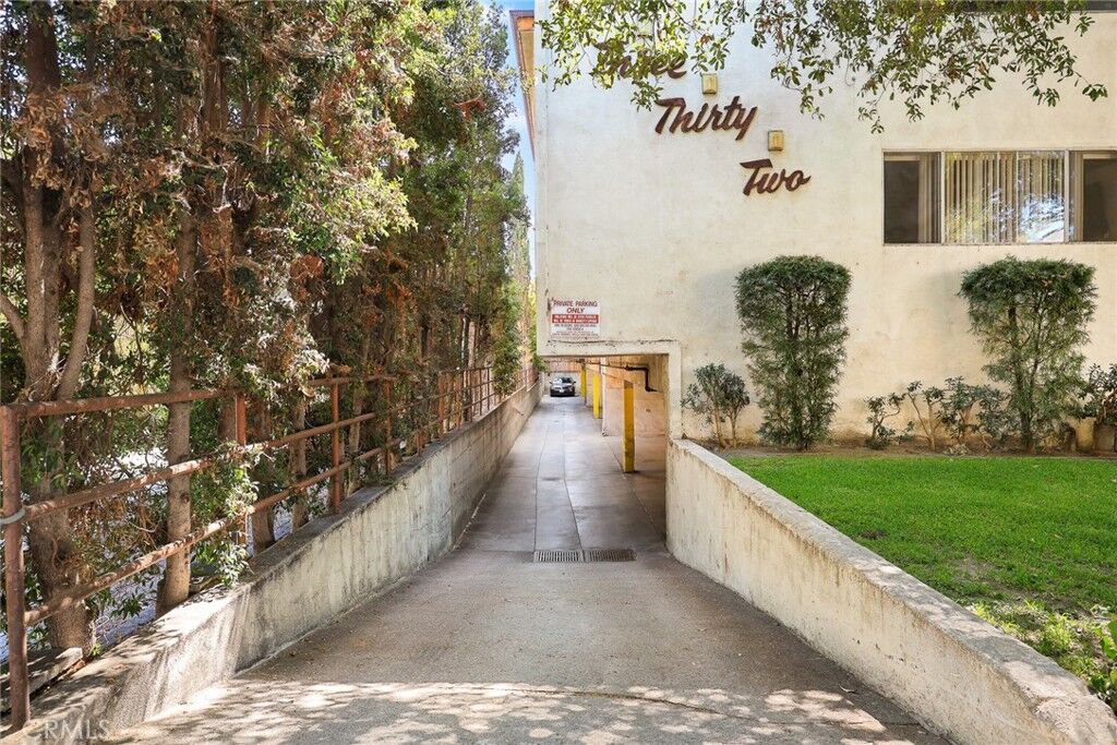 Property Photo:  332 Riverdale Drive  CA 91204 