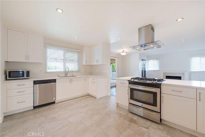 Property Photo: 1040 W Acacia CA 92868