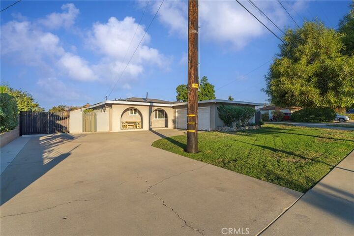 Property Photo:  9646 Palmetto Avenue  CA 92335 