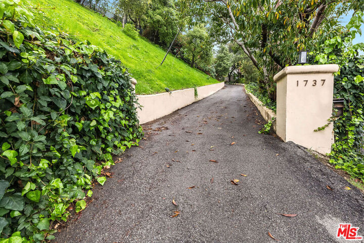 Property Photo:  1737 N Beverly Drive  CA 90210 