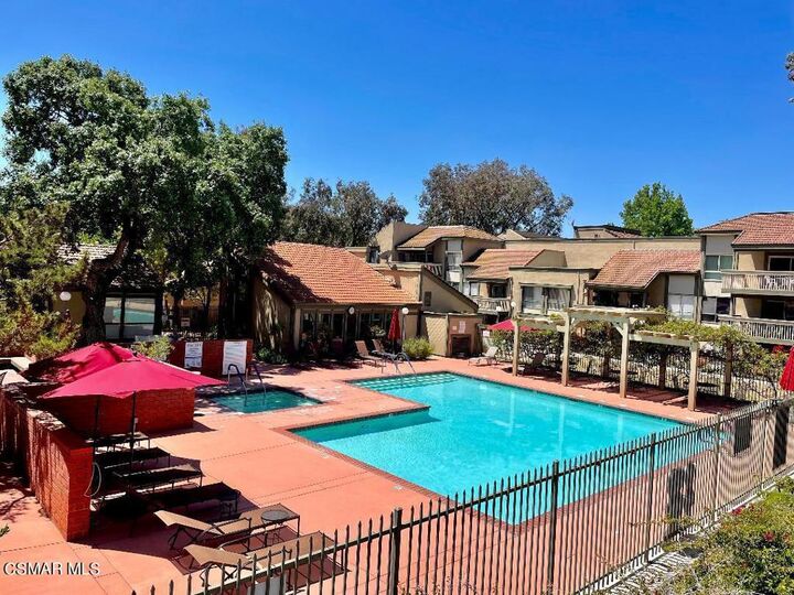 Property Photo:  460 Arbor Lane Court 204  CA 91360