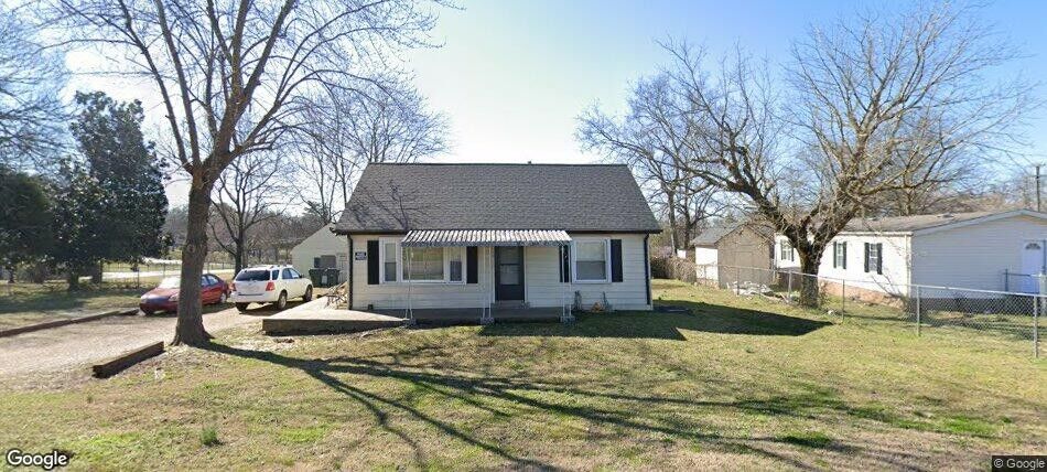 Property Photo:  739 W Eastland St  TN 37066 