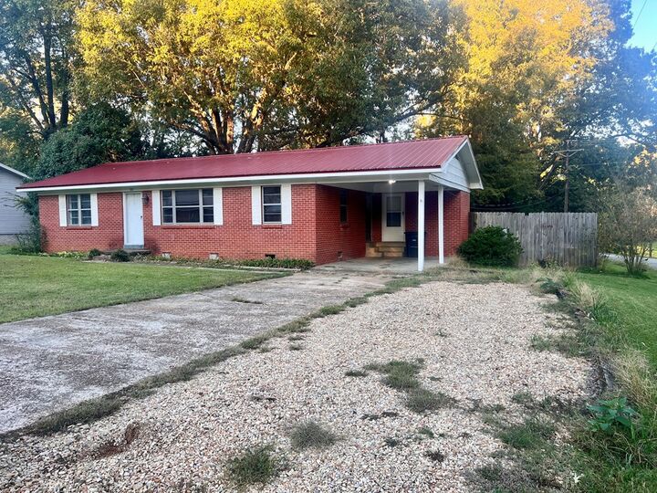 Property Photo: 100 Moore Dr. MS 38916
