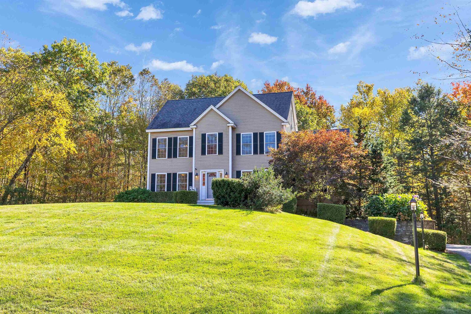 Property Photo:  27 Revolutionary Lane  NH 03290 