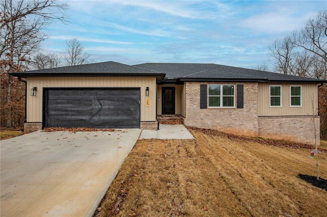 Property Photo: 25 Kirkliston Lane AR 72715