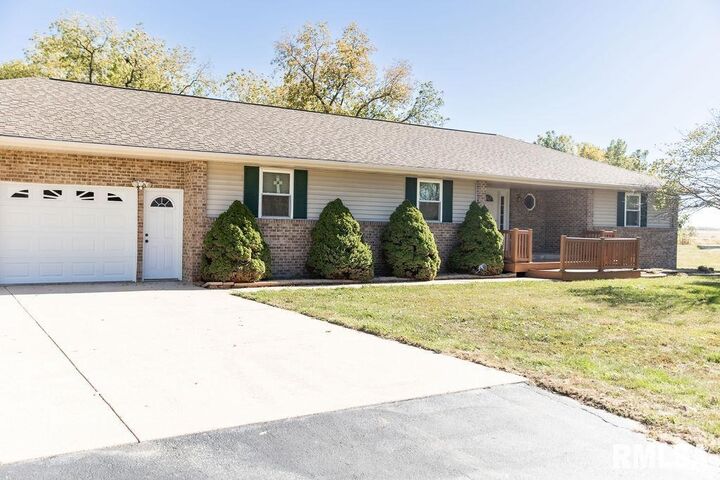 Property Photo:  601 Lincoln Avenue  IL 61563 