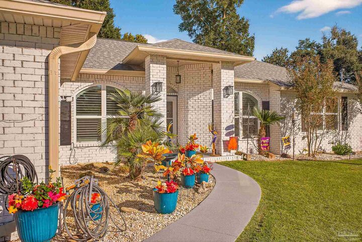 Property Photo: 4650 Ridge Pointe Dr FL 32571
