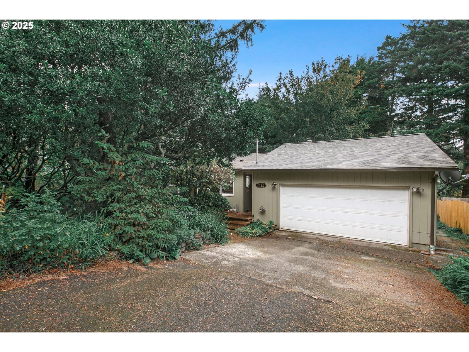 Property Photo: 7113 SW Abalone St OR 97366