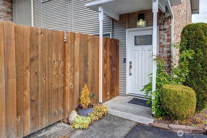 Property Photo: 12240 SE 60th Street 41 WA 98006