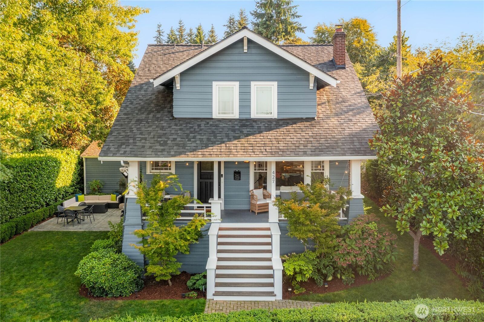 Property Photo:  427 W Armour Street  WA 98119 