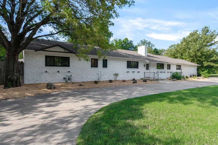 Property Photo: 988 W Alexander Dr. KS 67060