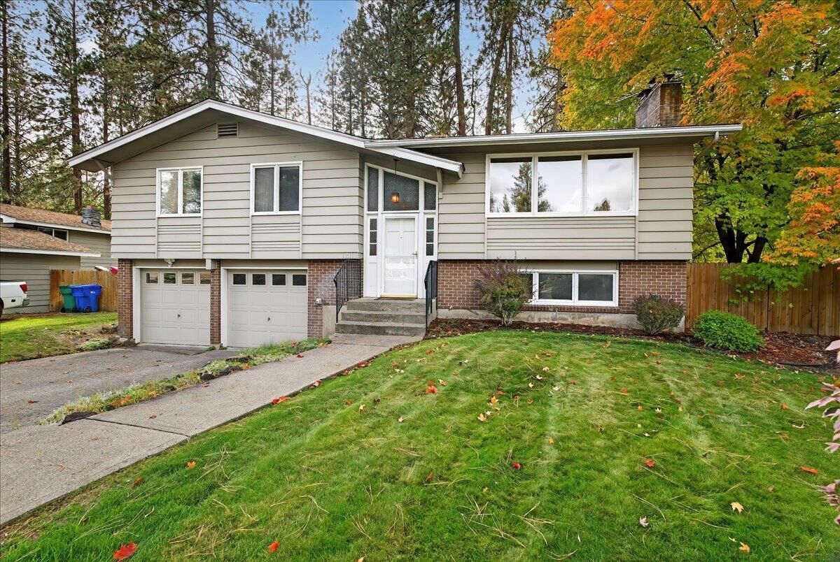 Property Photo: 11711 N Highwood Ct WA 99218