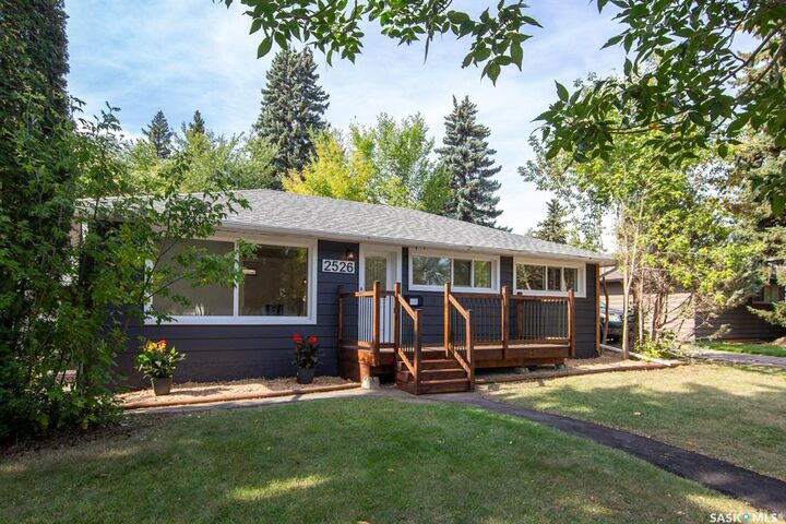 Property Photo:  2526 Broadway Avenue  SK S7J 0Z2 