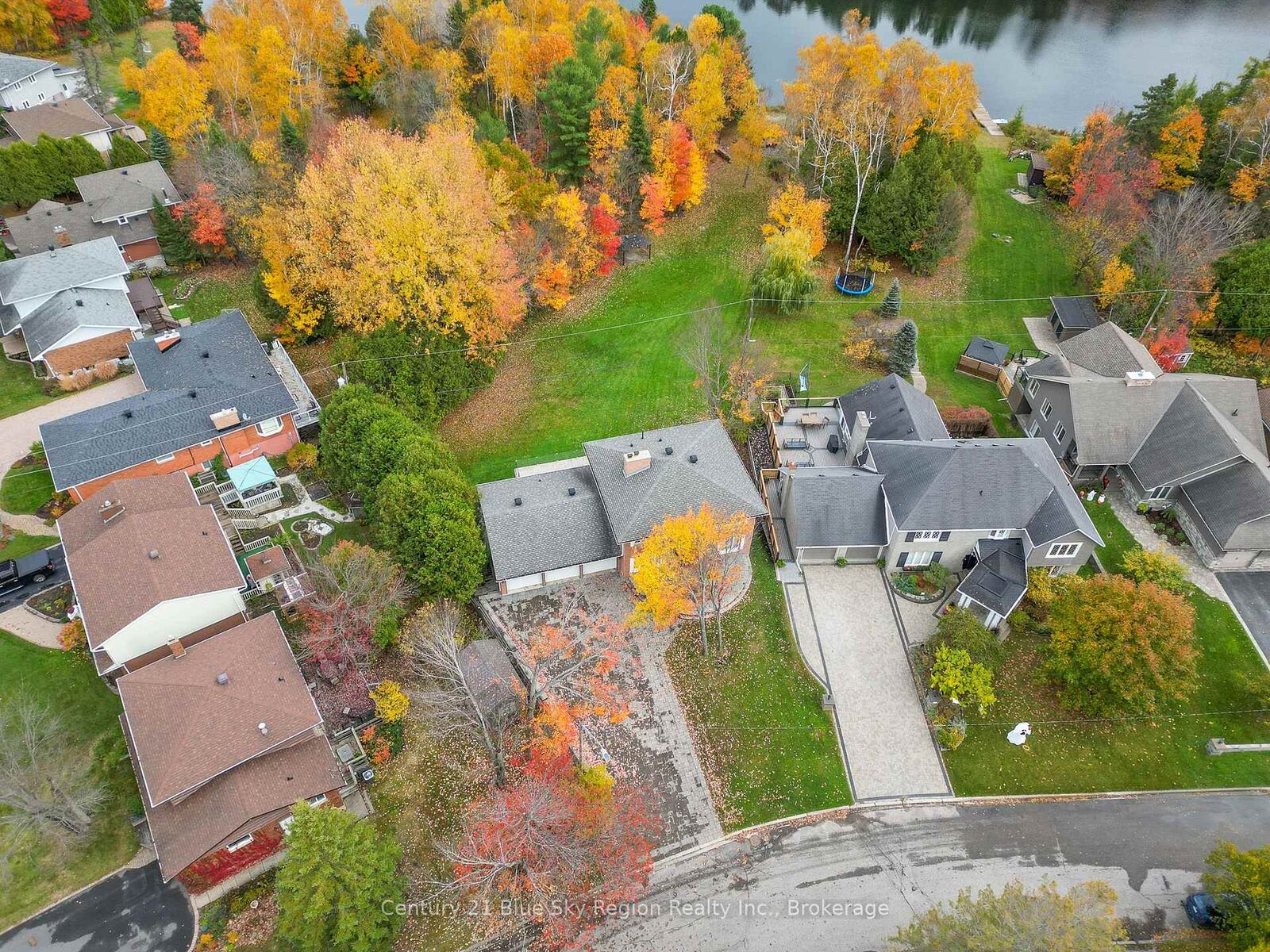 Photo de la propriété:  614 Guinevere Court  ON P1A 3N9