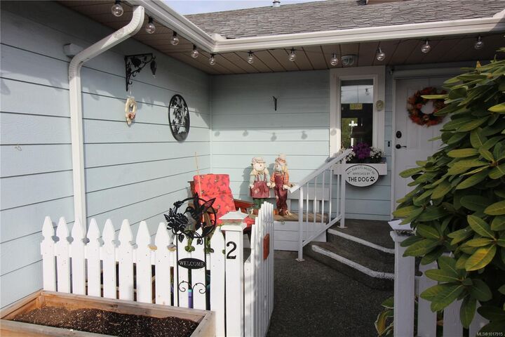 Property Photo:  9933 Chemainus Rd 2  BC V0R 1K1