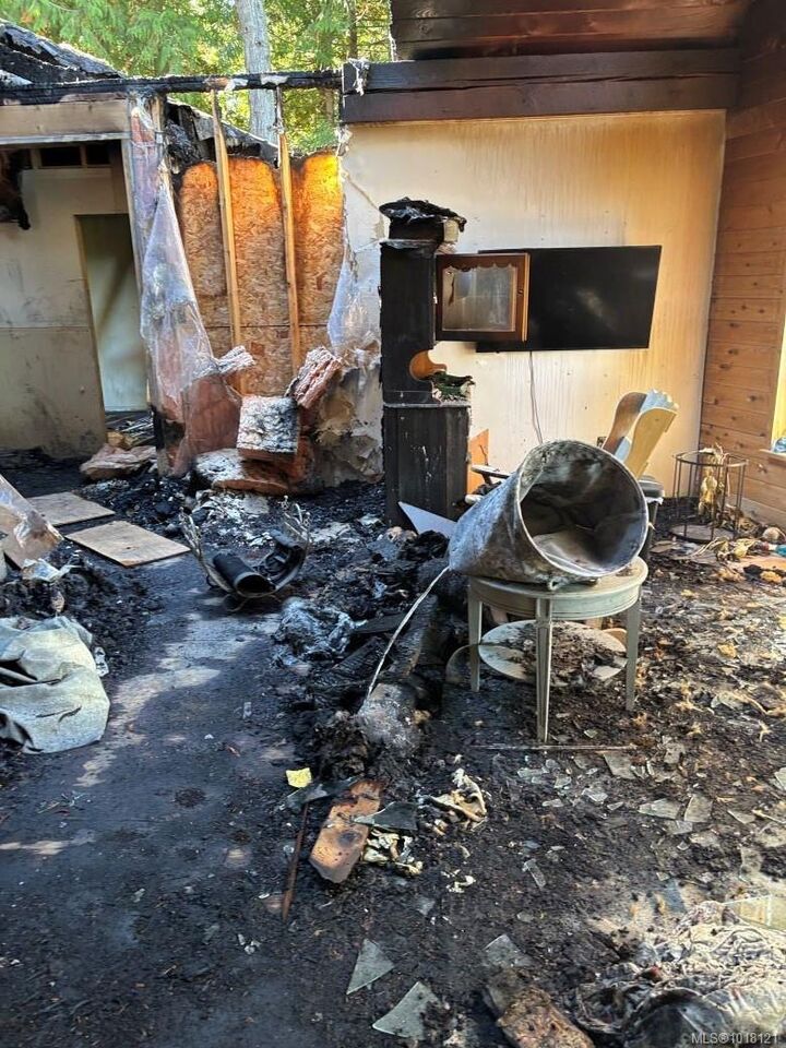 Photo de la propriété:  720 Spider Lake Rd  BC V9K 2L7 