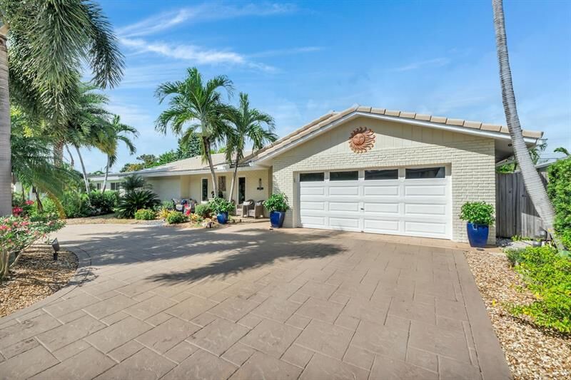 Property Photo: 5751 NE 22nd Way FL 33308