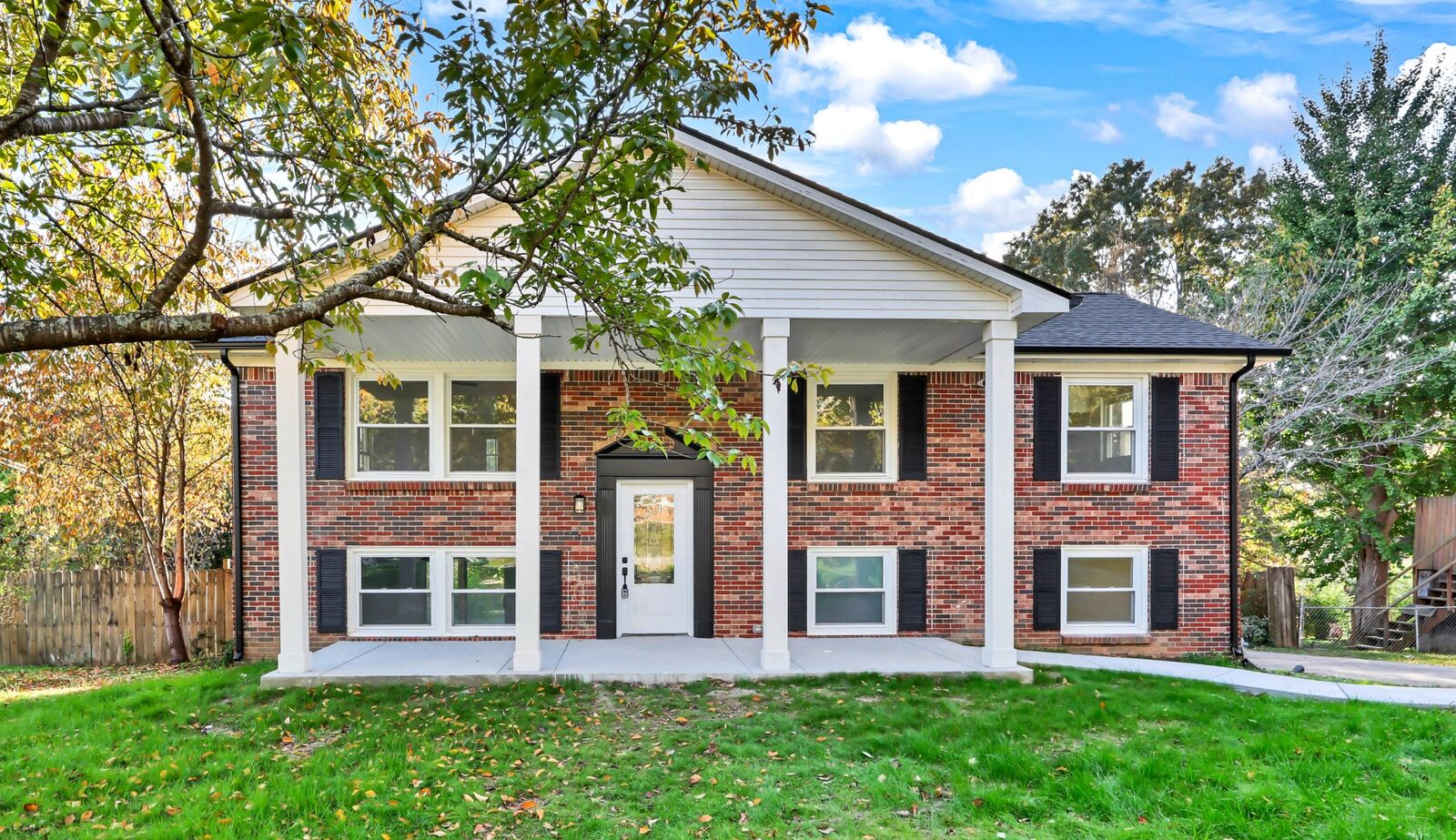 Property Photo: 206 Kings Deer Dr TN 37042