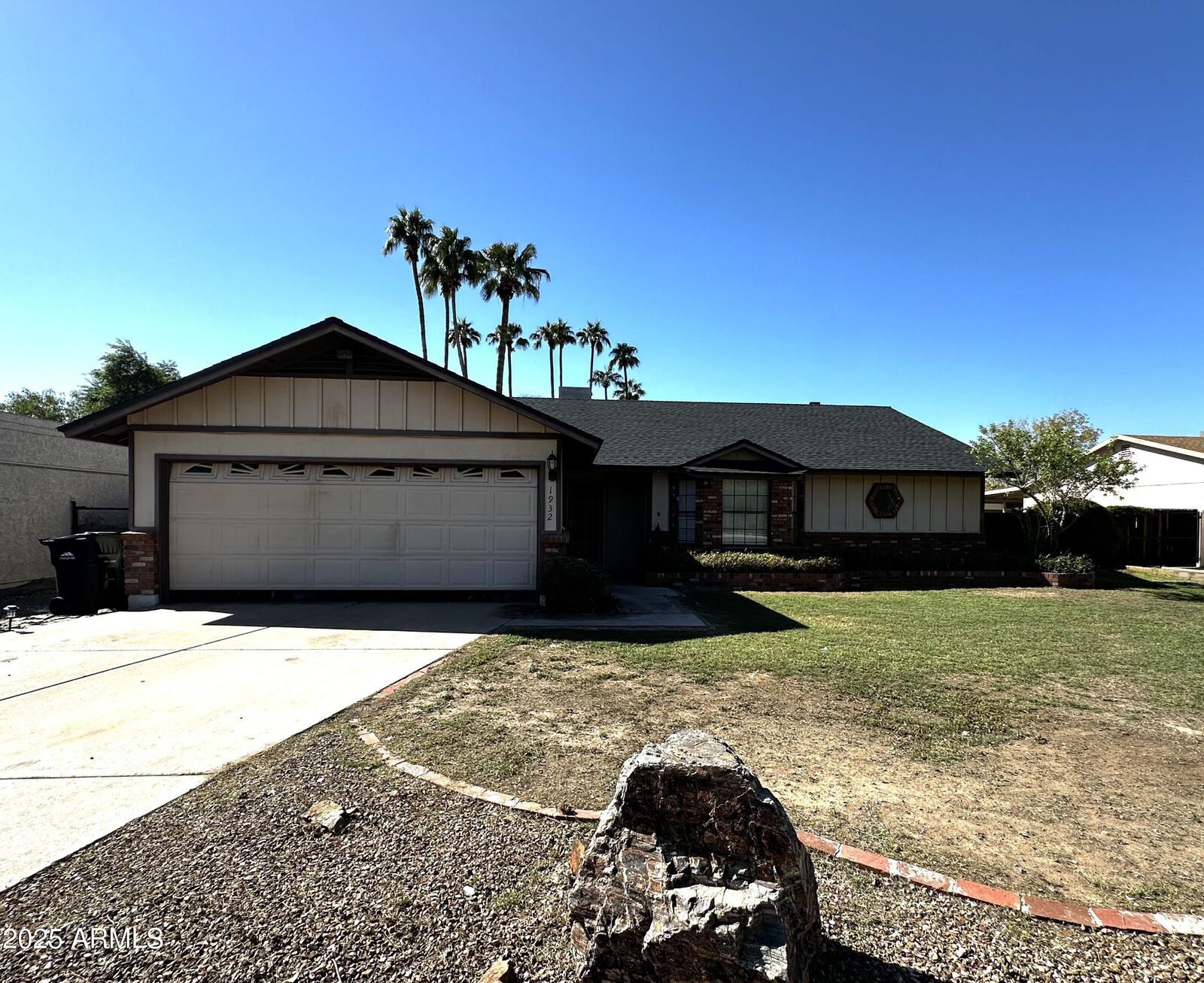 Property Photo: 1932 N Harris Drive AZ 85203