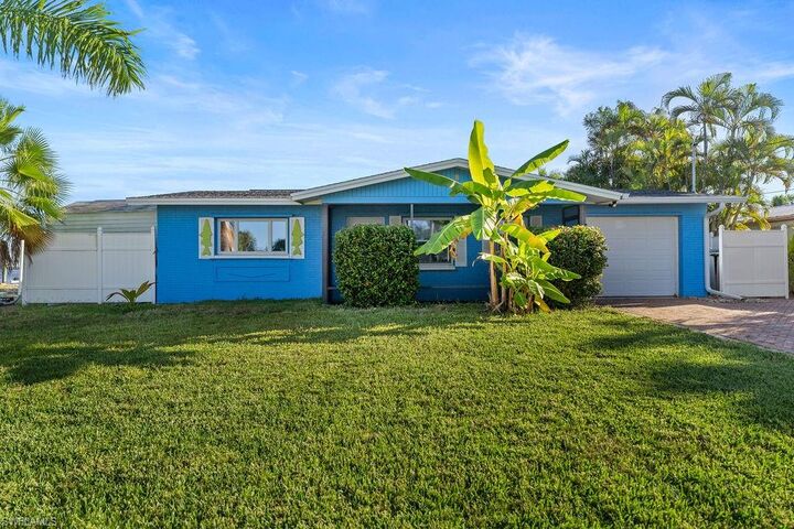 Property Photo:  2504 Bayshore Dr  FL 33993 