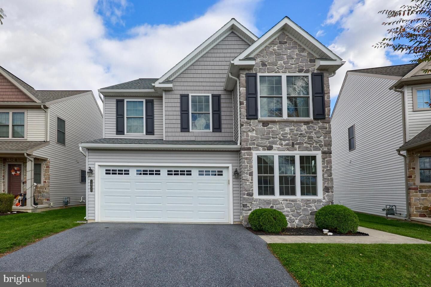 Property Photo:  1400 Fieldstone Drive  PA 17552
