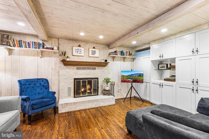 Property Photo:  7 Pinewood Farm Court  MD 21117