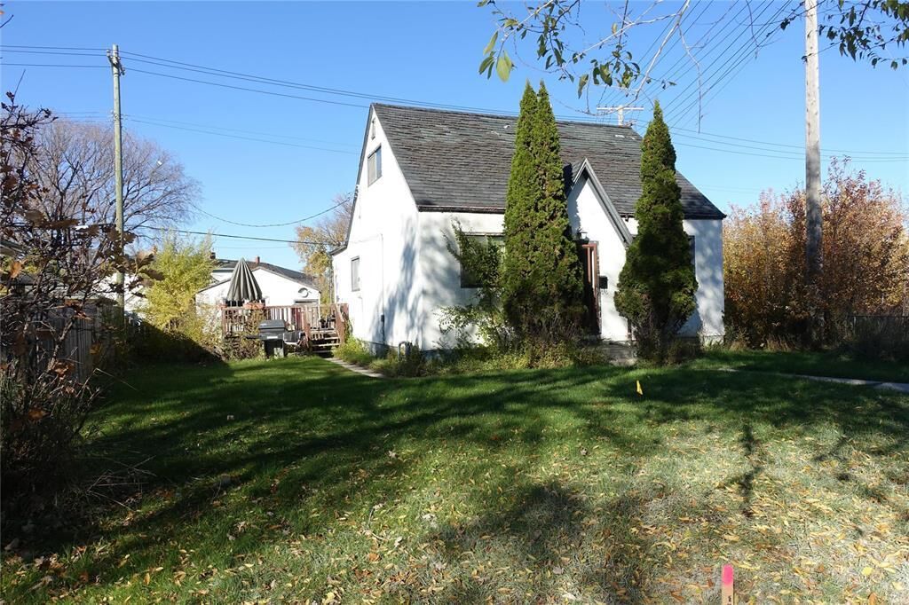 Property Photo:  1105 Waller Avenue  MB R3T 1P4