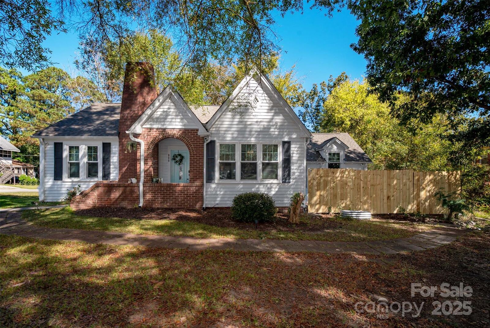 Property Photo:  900 Chesterfield Avenue  SC 29720 