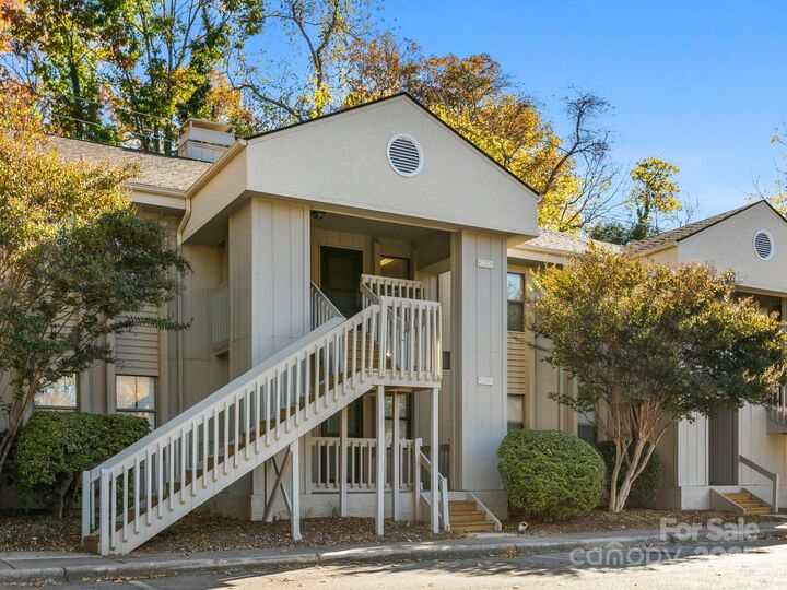 Property Photo:  2604 Vineyard Boulevard  NC 28805 