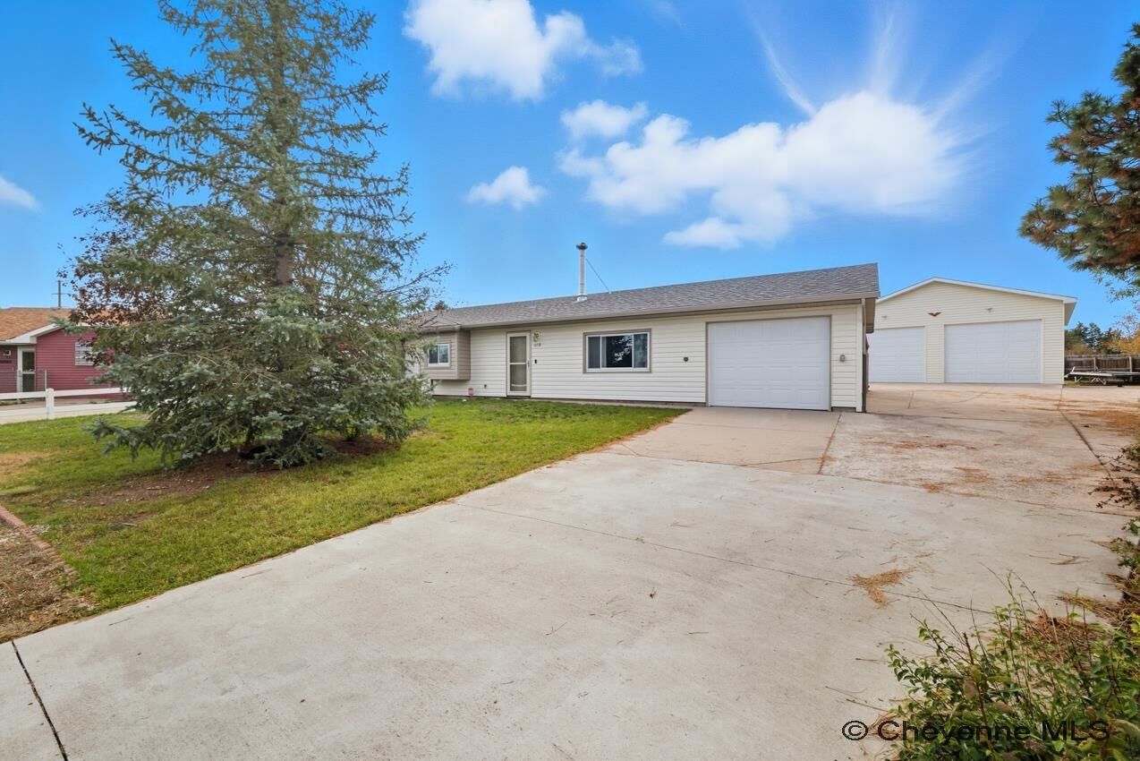 Property Photo: 6718 Glendale Ct WY 82007