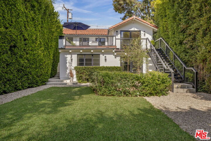 Property Photo: 8917 Dorrington Ave CA 90048