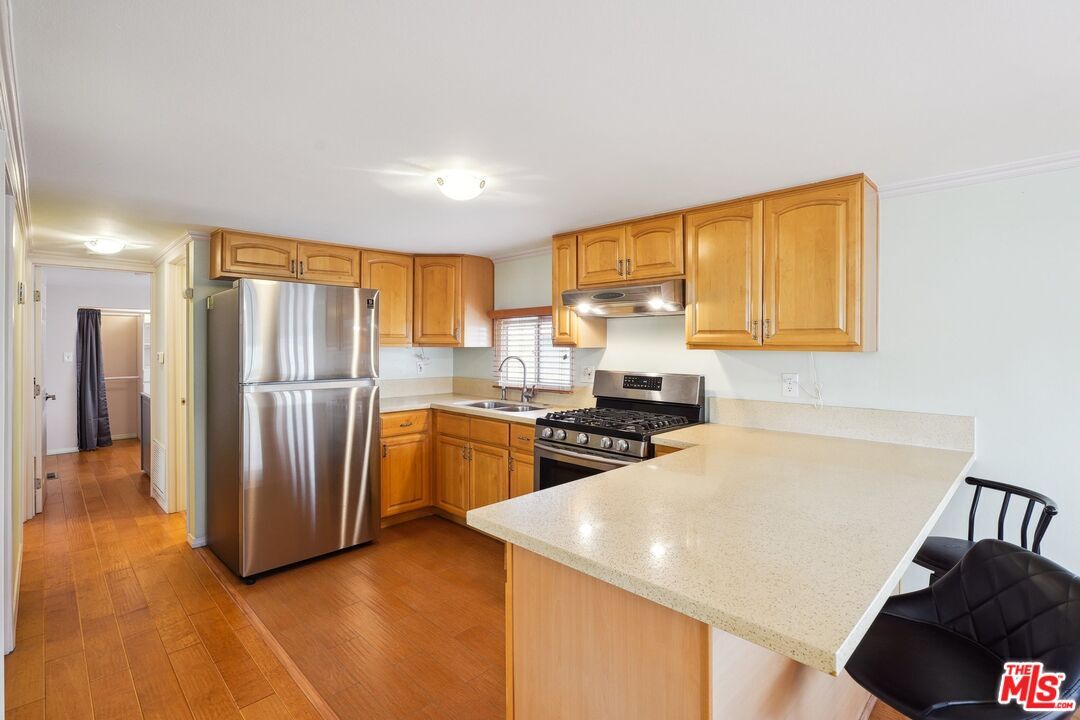 Property Photo:  11250 Playa St  CA 90230