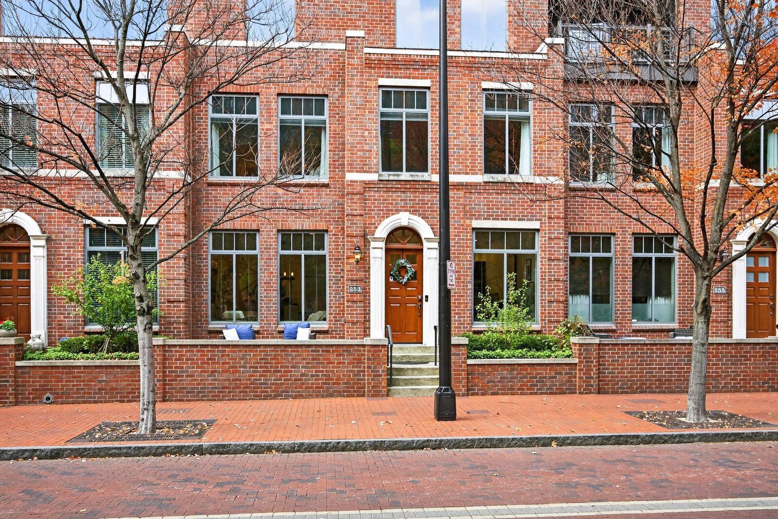 Property Photo:  250 Daniel Burnham Square  OH 43215