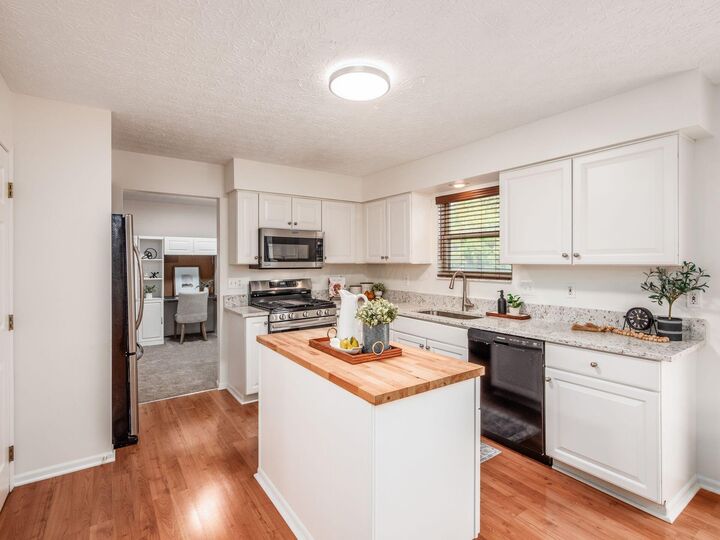 Property Photo: 614 Village Park Drive OH 43065