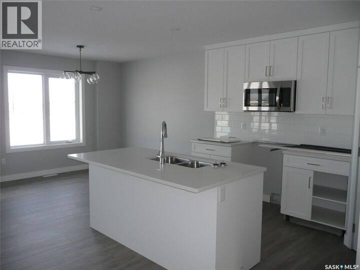Property Photo:  354 Asokan Bend  SK S7V 1V9